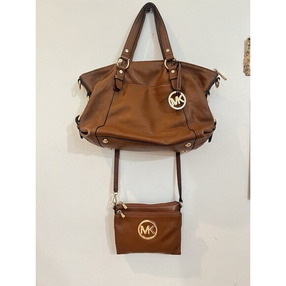Michael Handbags - Bundle x Michael Kors Large Leather Camel Brown Tote Bag + Jet Set Crossbody Bag